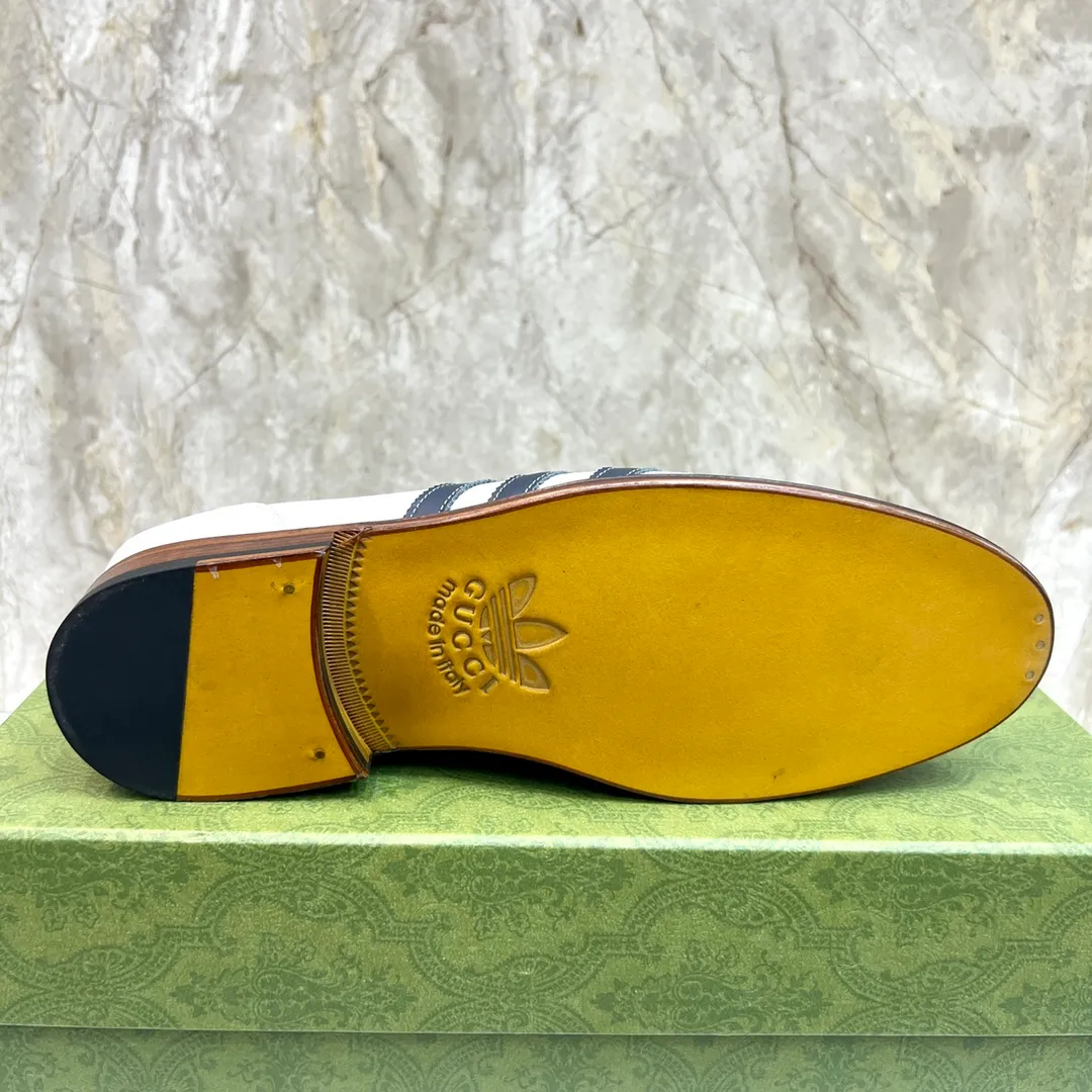 Original leather outsole P900 Brand: Co-branded Adidas｜GUCCI (Gucci) Standard code: Men's size 38–44 (45/46 can be customized) Grade: Same style as the official website Original quality Material: Original cowhide Leather lining Original leather outsole Style category: Men's fashionable casual leather shoes Distinguished big-name luxury elements top luxury Color: Actual picture